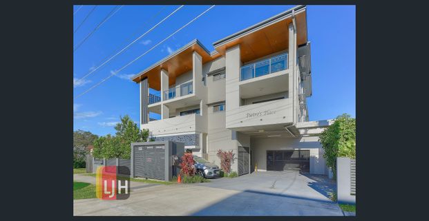 AIR CONDITIONED TWO BEDROOM UNIT WITH TWO CAR ACCOM! - Photo 1