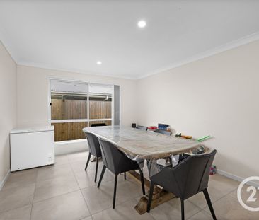Modern Family Home - Photo 4