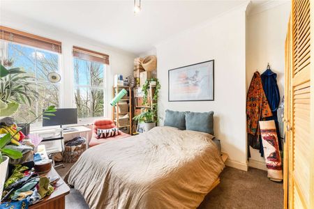 Superbly presented 2 double bedroom apartment to rent in this beautiful period conversion. - Photo 5