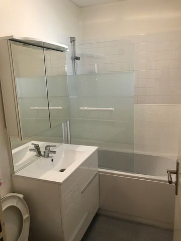 Location Appartement 1 pièce 29m² ORLEANS 45000 - Photo 4
