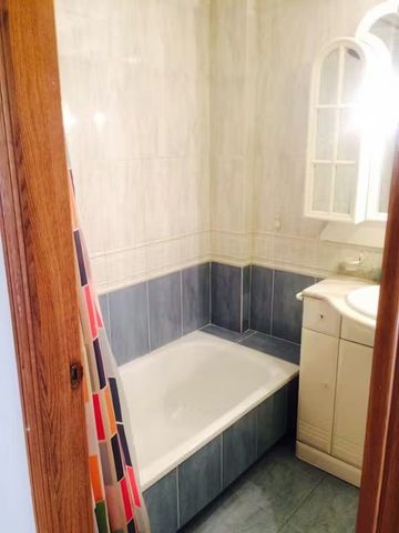 Avinguda de l'Institut Obrer de Valèncià, Valencia, Valencian Community 46013 - Photo 5