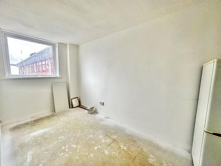 3 bedroom flat to rent - Photo 4