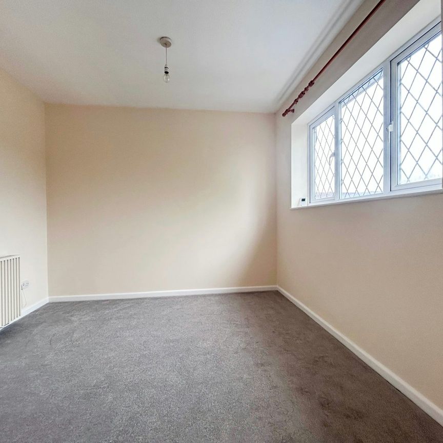 Terraced House to rent on - Photo 1
