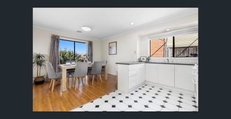 Location! Location! - Photo 4