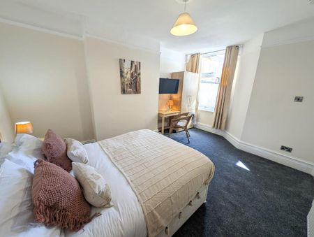 1 bedroom in a house share to rent - Photo 2