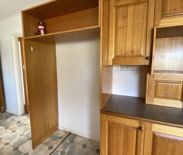 perfect 3 bedroom home with lots of yard space - Photo 3