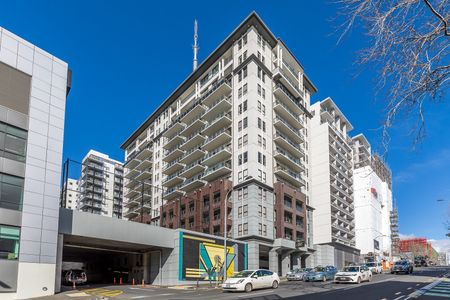 Spacious Bedroom in CBD - Photo 4