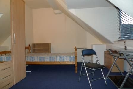 Flat, Central Buxton, 4 Beds, 60 - Photo 4