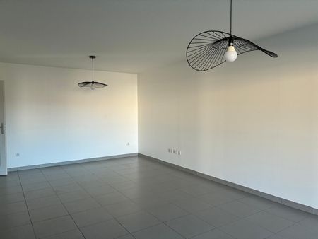 Location Appartement 3 pièces 74m² VALENCE 26000 - Photo 2