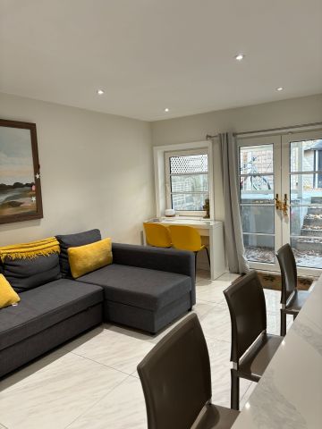 For Lease - 151 Chaplin Crescent Unit# WALK OUT LOWER, Toronto, Ontario - Photo 2