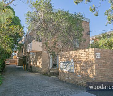 “Stylishly Updated Top-Floor Apartment in the Heart of Kew” - Photo 1