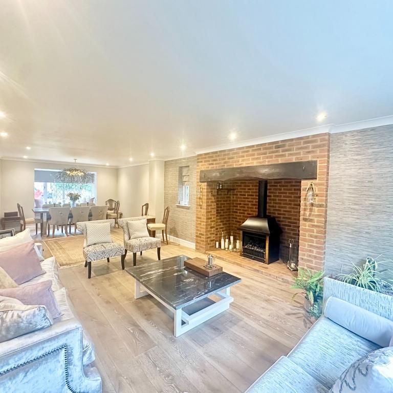 4 bedroom detached house to rent - Photo 1