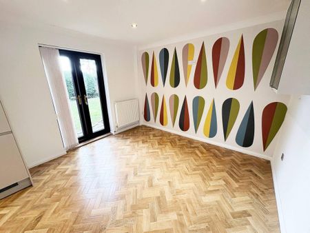 4 bedroom detached house to rent - Photo 2