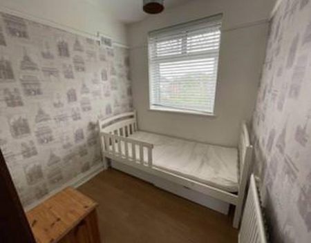 5 bedroom semi-detached house to rent - Photo 2