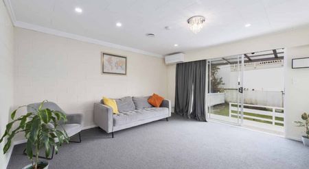 West Is Best – Cozy 2-Bedroom Standalone Home with Spacious Living - Photo 2