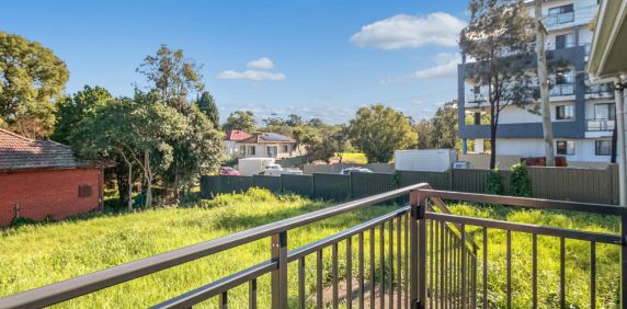 Massive Family Home In The Heart Of Granville - Photo 2