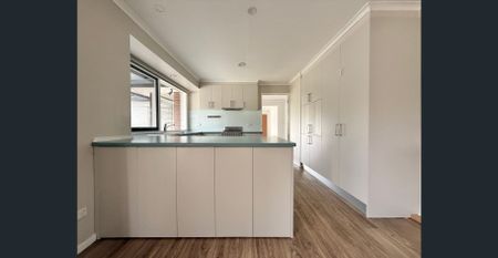 Family Home in Quiet Court - Photo 4