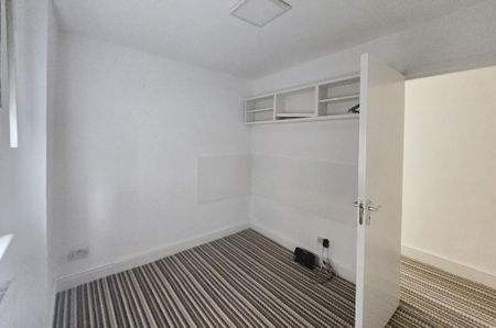 3 bedroom flat to rent - Photo 3