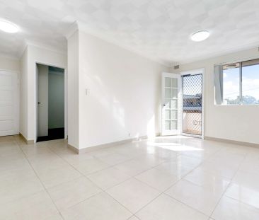 Modern Two Bedroom Apartment, Moments To The Shops, Transport And S... - Photo 4