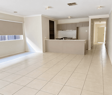 Spacious & Stylish Family Living! - Photo 4