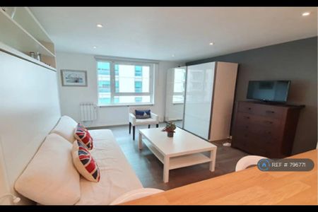 Studio to rent - Photo 2