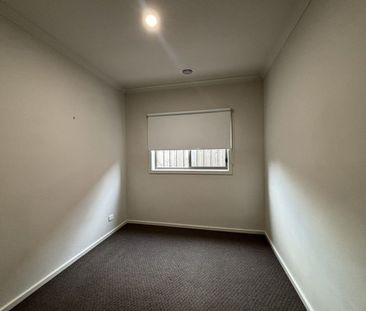 16 Sudbury St, Mickleham, Vic 3064 - Photo 1