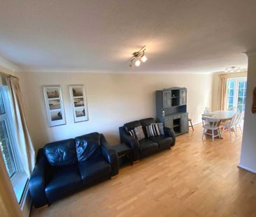 Broadacres, Guildford - Photo 1