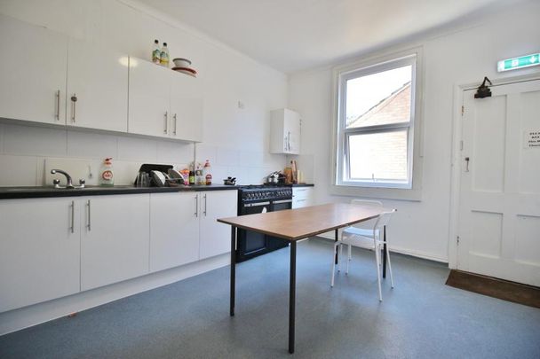 House share to rent - Photo 1