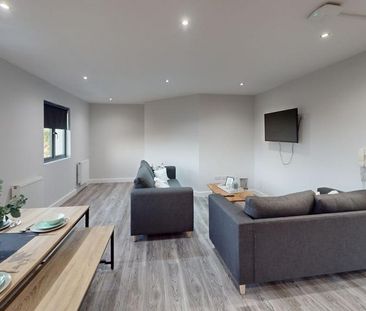 8 bedroom flat to rent - Photo 1