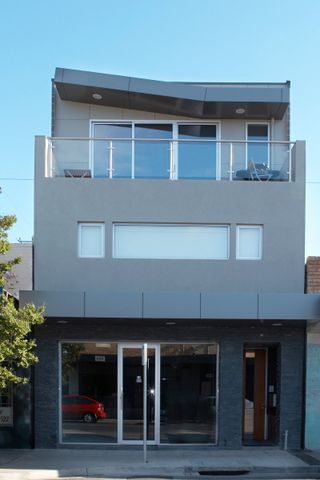 2 LEVELS, 2 BEDS, 2 BATHS, IN BOUTIQUE GROUP! - Photo 5