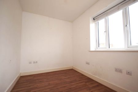 2 bed Apartment for rent - Photo 4