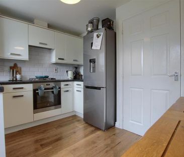 3 bedroom end of terrace house to rent - Photo 6