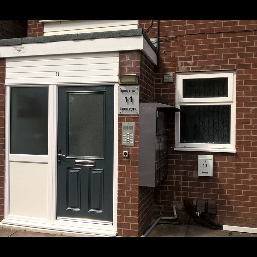 Studio Flat, Brook Road, M14 - Photo 1