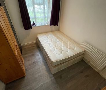 Room in a Shared Flat, Mildura Court, N8 - Photo 2