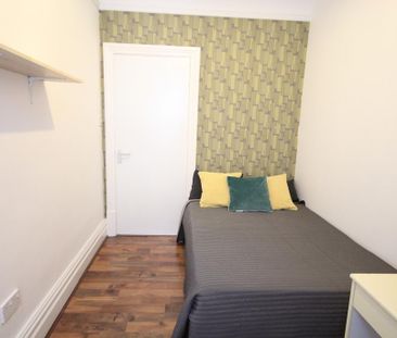 6 bedroom terraced house to rent - Photo 4
