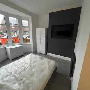 4 bedroom property to rent in Manchester - Photo 1