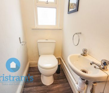 References Pending - 5 bed End Terraced House - Photo 1
