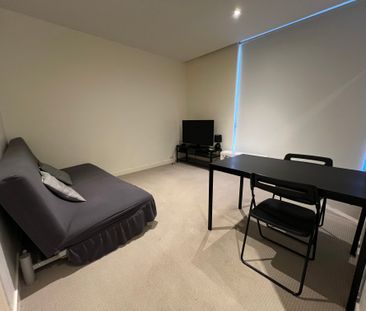 Furnished 2-Bedroom Apartment with Car Space in QV Precinct - Photo 4