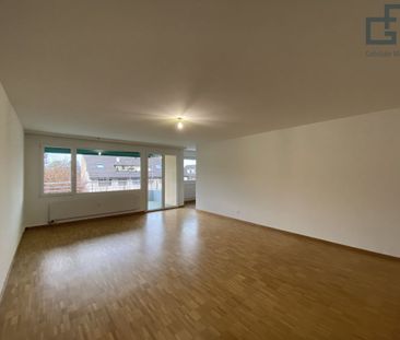 Grosszügige und lichtdurchflutete Wohnung an ruhiger Lage! - Photo 2