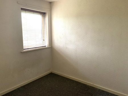 3 bedroom flat to rent - Photo 2