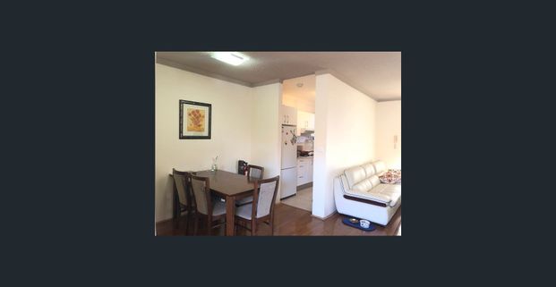 Sunny 2 bedroom unit, comfort and convenience - Photo 1