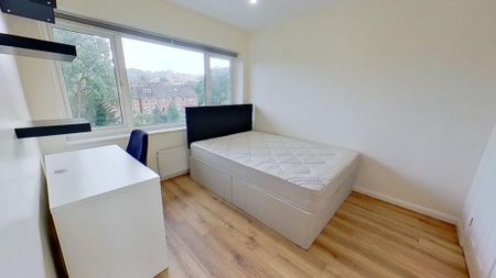 4 bedroom semi-detached house to rent - Photo 5