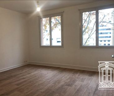 Location Appartement 2 pièces 48m² LYON 6ème - Photo 2