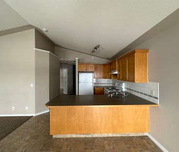 Spacious 2 Bed Apartment + Covered Parking included - Pet Friendly - Photo 5