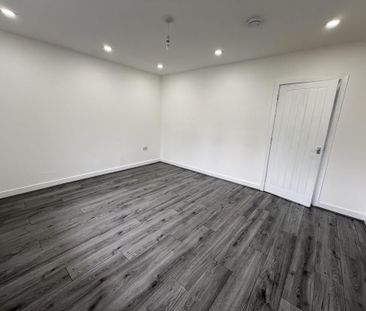 3 bedroom end of terrace house to rent - Photo 2