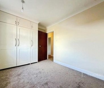 3 bedroom flat to rent - Photo 4
