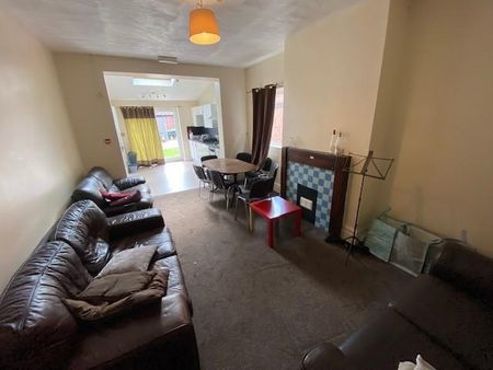 7 bedroom private hall to rent - Photo 2