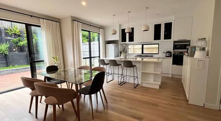 Near New 3BR Home in Silverdale - Photo 3