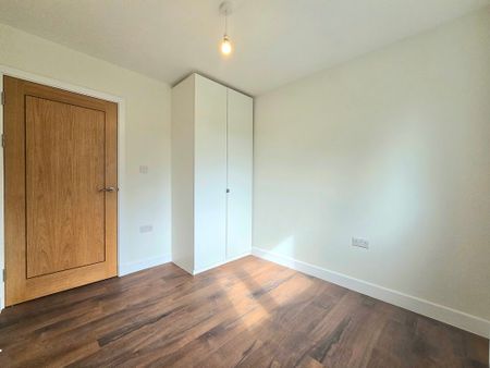 4 Bedroom Apartment, Norbury Avenue, London - Photo 3