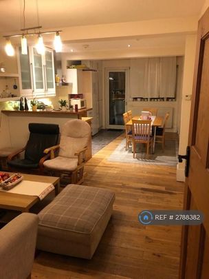 3 bedroom flat to rent - Photo 1